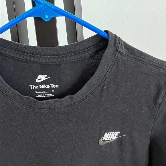 Nike Men's Black Short Sleeve Tee - Picture 2 of 3